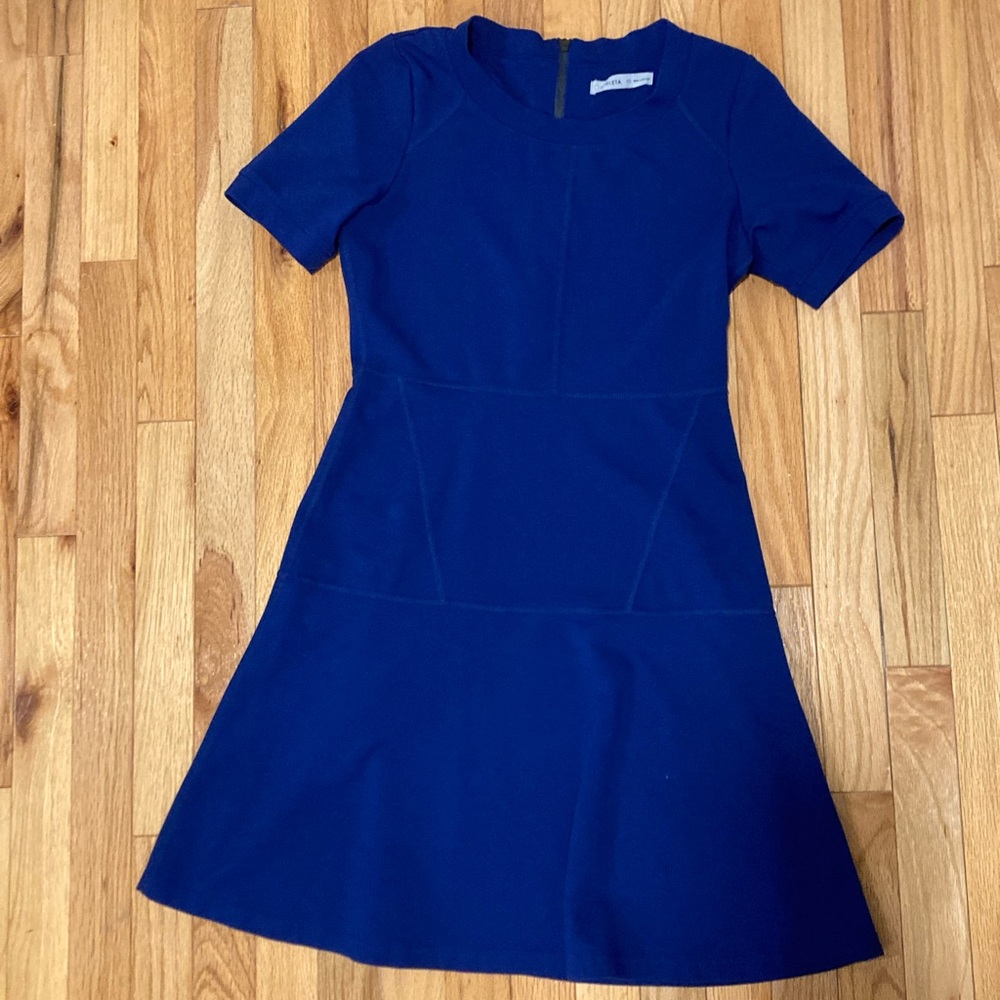 Athleta En Route knit short sleeve dress